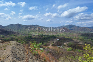 100ha+ development property behind Flamingo