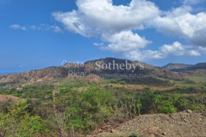 100ha+ development property behind Flamingo