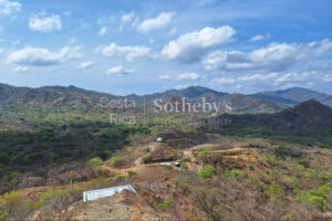 100ha+ development property behind Flamingo