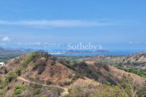 100ha+ development property behind Flamingo
