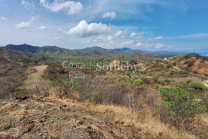 100ha+ development property behind Flamingo