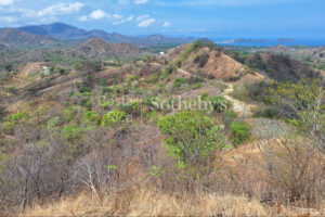 100ha+ development property behind Flamingo