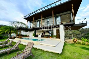 Panoramic Ocean & Mountain View Home
