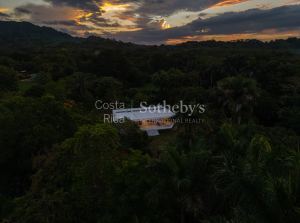Casa Blanca: Lush and Peaceful Ocean Living