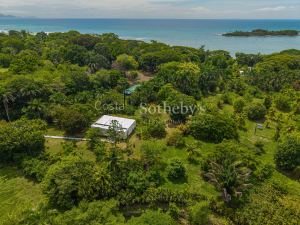 Casa Blanca: Lush and Peaceful Ocean Living