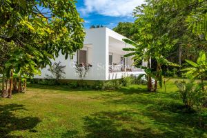 Casa Blanca: Lush and Peaceful Ocean Living