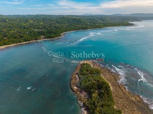 Casa Blanca: Lush and Peaceful Ocean Living