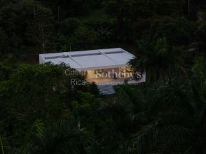 Casa Blanca: Lush and Peaceful Ocean Living