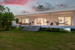 Casa Blanca: Lush and Peaceful Ocean Living