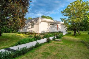 Casa Blanca: Lush and Peaceful Ocean Living