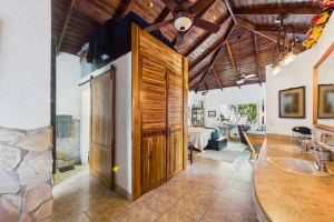 5 Star Bed & Breakfast in the Heart of Guiones