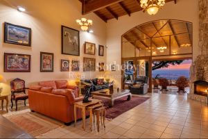 La Joya Estate