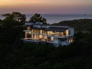 Villa Aqualume