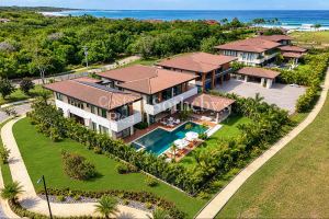 Villa Azura, Hacienda Pinilla