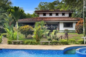 Orotina Estate Home