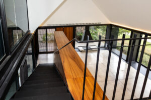 Casa Pausa y Tierra: Arquitectura, Naturaleza y Lujo Frente Al Campo de Golf