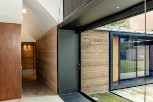 Casa Pausa y Tierra: Arquitectura, Naturaleza y Lujo Frente Al Campo de Golf