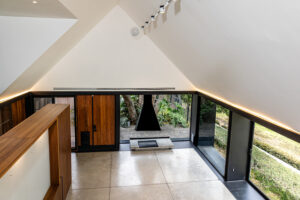 Casa Pausa y Tierra: Arquitectura, Naturaleza y Lujo Frente Al Campo de Golf