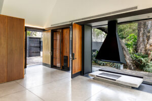 Casa Pausa y Tierra: Arquitectura, Naturaleza y Lujo Frente Al Campo de Golf