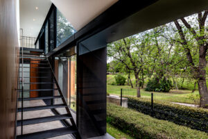 Casa Pausa y Tierra: Arquitectura, Naturaleza y Lujo Frente Al Campo de Golf