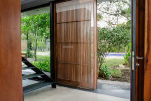 Casa Pausa y Tierra: Arquitectura, Naturaleza y Lujo Frente Al Campo de Golf