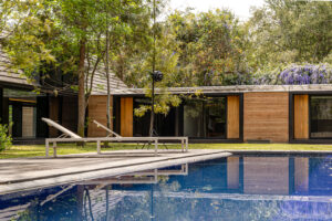 Casa Pausa y Tierra: Arquitectura, Naturaleza y Lujo Frente Al Campo de Golf