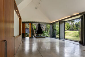 Casa Pausa y Tierra: Arquitectura, Naturaleza y Lujo Frente Al Campo de Golf