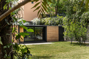Casa Pausa y Tierra: Arquitectura, Naturaleza y Lujo Frente Al Campo de Golf