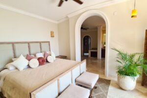 Villa León, Manzanillo, Colima