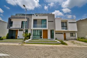 Residencia Contemporánea Coto Baluarte Casa Fuerte en Venta