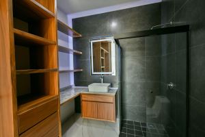 Residencia Contemporánea Coto Baluarte Casa Fuerte en Venta