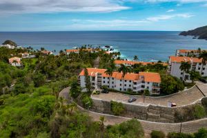 Departamento en venta en Vida del Mar, Manzanillo-planta baja y vista al jardín
