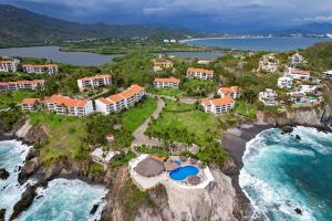 Departamento en venta en Vida del Mar, Manzanillo-planta baja y vista al jardín