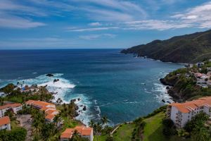 Departamento en venta en Vida del Mar, Manzanillo-planta baja y vista al jardín