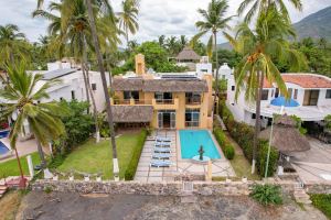 Residencia Frente al Mar en Venta |Villas Las Fuentes, Club Santiago, Manzanillo