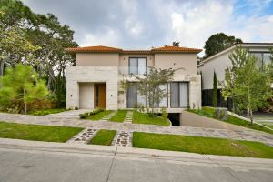 Residencia de Autor en El Cielo Country Club en venta