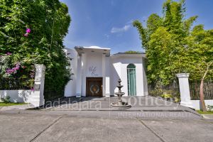 CASA ÁLAMOS | PUERTA DE HIERRO