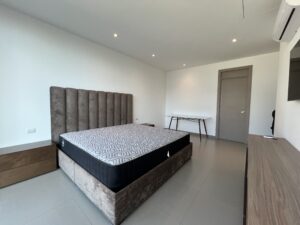 Modern Turnkey Apartment with Panoramic Mountain Views