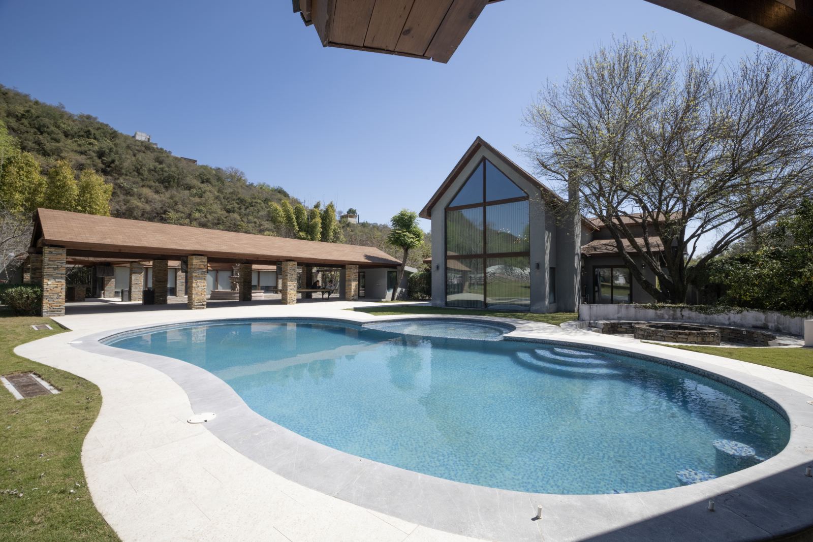 Luxury Equestrian Estate with Expansive Gardens and Mountain Views