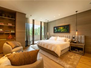 Residence with Exceptional Space and Privacy