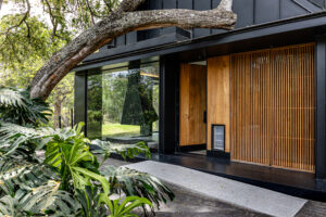 Casa Pausa y Tierra: Arquitectura, Naturaleza y Lujo Frente Al Campo de Golf