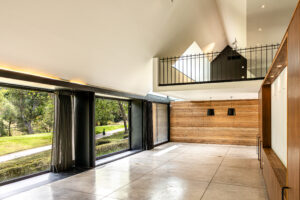 Casa Pausa y Tierra: Arquitectura, Naturaleza y Lujo Frente Al Campo de Golf