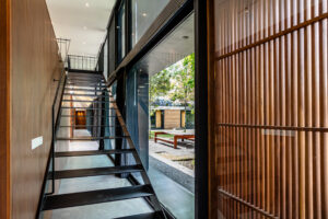 Casa Pausa y Tierra: Arquitectura, Naturaleza y Lujo Frente Al Campo de Golf