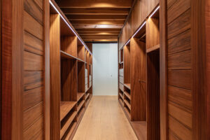 Casa Pausa y Tierra: Arquitectura, Naturaleza y Lujo Frente Al Campo de Golf