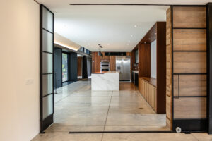 Casa Pausa y Tierra: Arquitectura, Naturaleza y Lujo Frente Al Campo de Golf