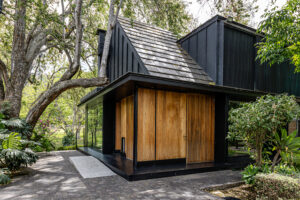 Casa Pausa y Tierra: Arquitectura, Naturaleza y Lujo Frente Al Campo de Golf