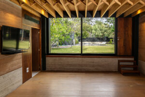 Casa Pausa y Tierra: Arquitectura, Naturaleza y Lujo Frente Al Campo de Golf