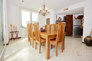 INCREDIBLE THREE-LEVEL APARTMENT WITH TWO BEDROOMS IN AN UNBEATABLE LOCATION