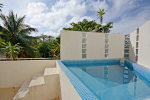 INCREDIBLE THREE-LEVEL APARTMENT WITH TWO BEDROOMS IN AN UNBEATABLE LOCATION