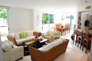 INCREDIBLE THREE-LEVEL APARTMENT WITH TWO BEDROOMS IN AN UNBEATABLE LOCATION